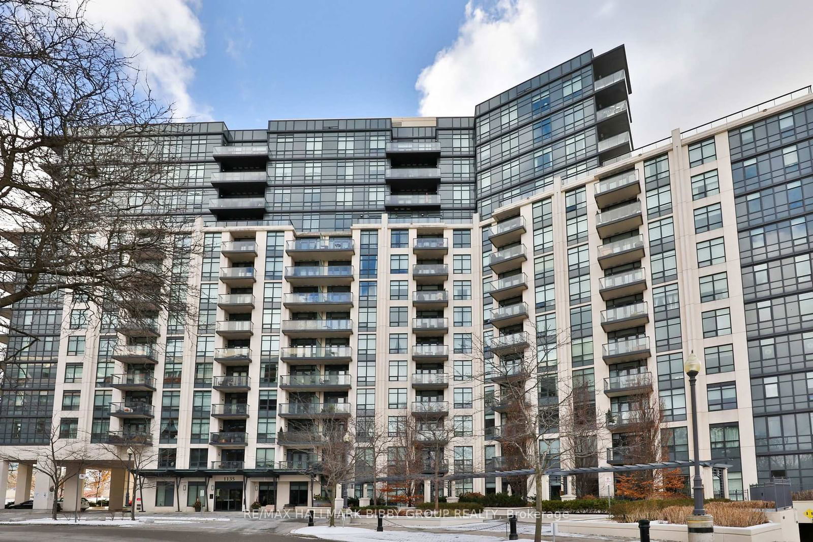 Condo sold at 814-1135 Royal York Road, Toronto, Edenbridge-Humber Valley, M9A 0C3 - MLS: W11941975