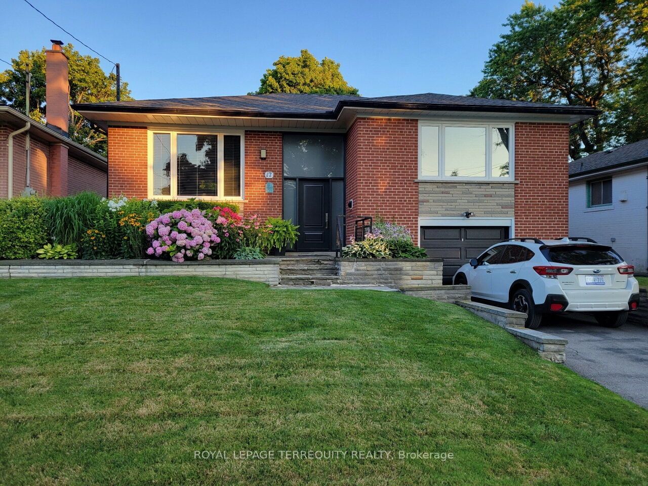 Detached House sold at 17 Watercliffe Road, Toronto, Rexdale-Kipling, N9W 4E5 - MLS: W11942003