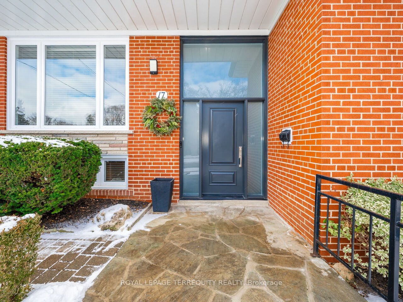 Detached House sold at 17 Watercliffe Road, Toronto, Rexdale-Kipling, N9W 4E5 - MLS: W11942003