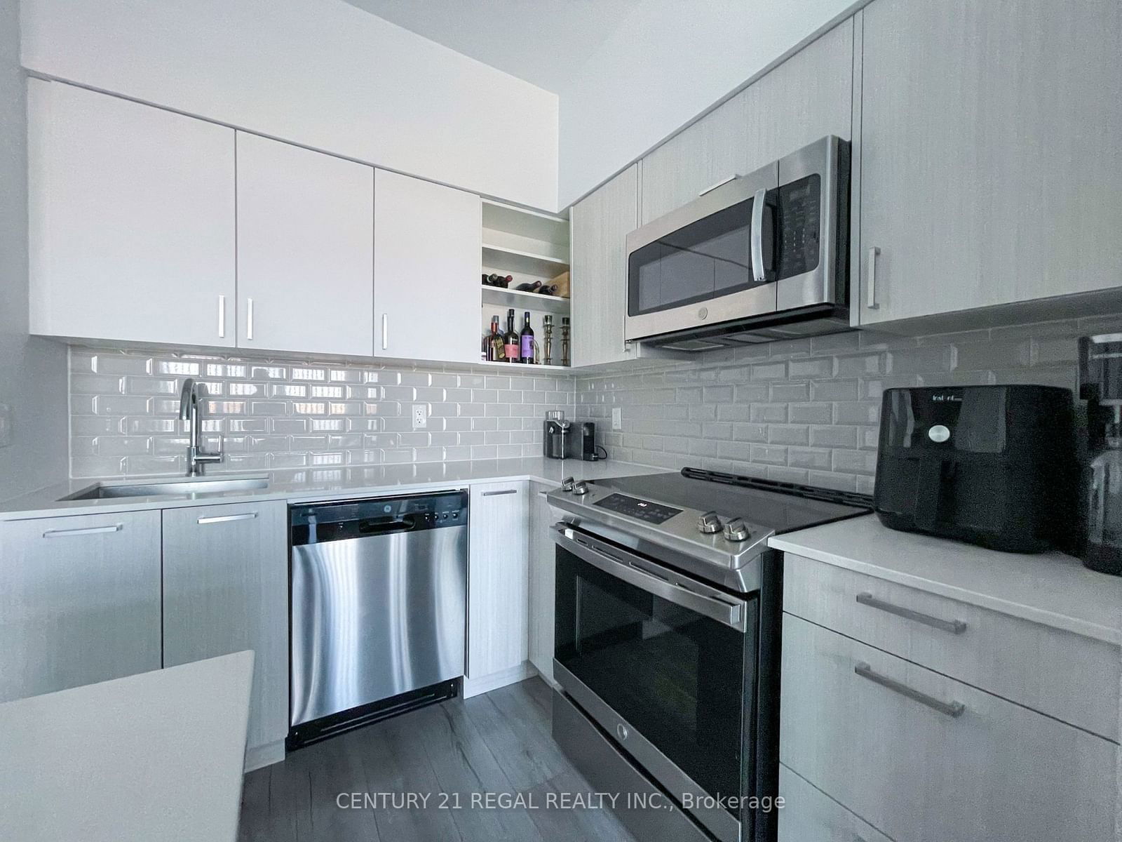 Condo leased at 607-385 Osler Street, Toronto, Weston-Pellam Park, M6N 2Z4 - MLS: W11942076