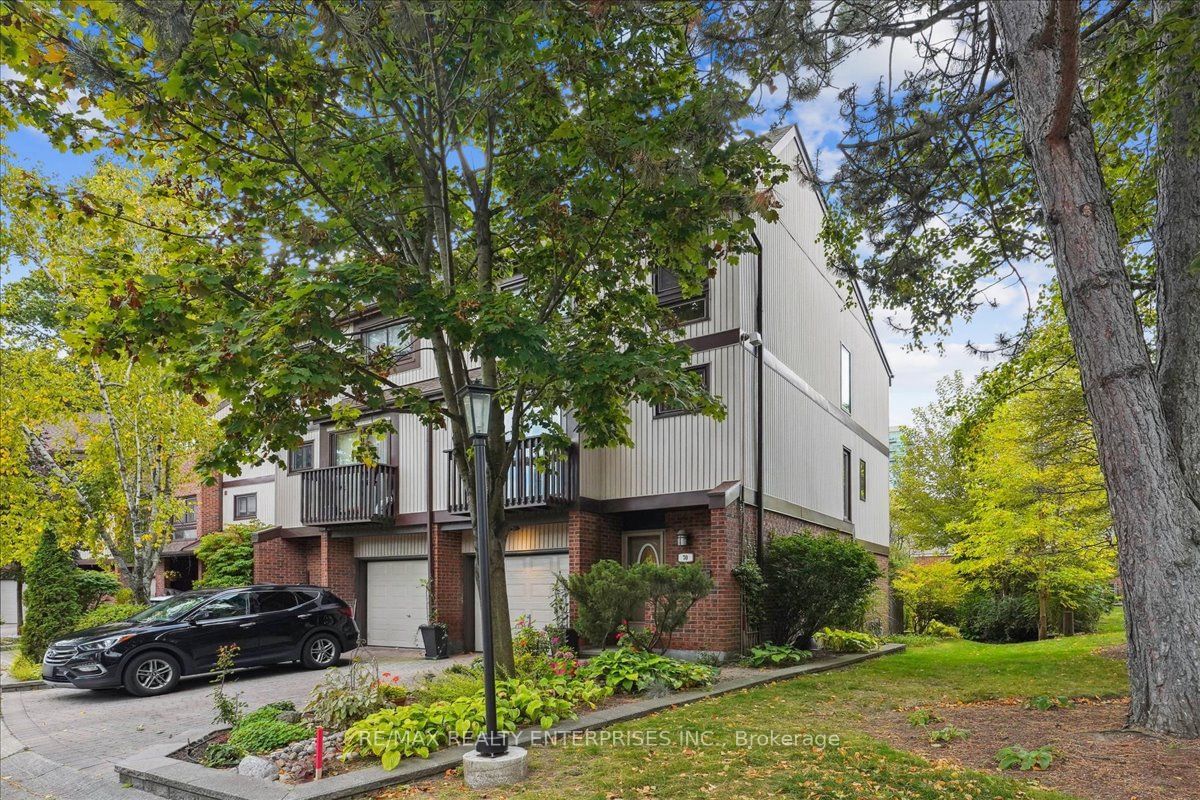 Townhouse for sale at 70-1080 Walden Circle, Mississauga, Clarkson, L5J 4J9 - MLS: W11942250