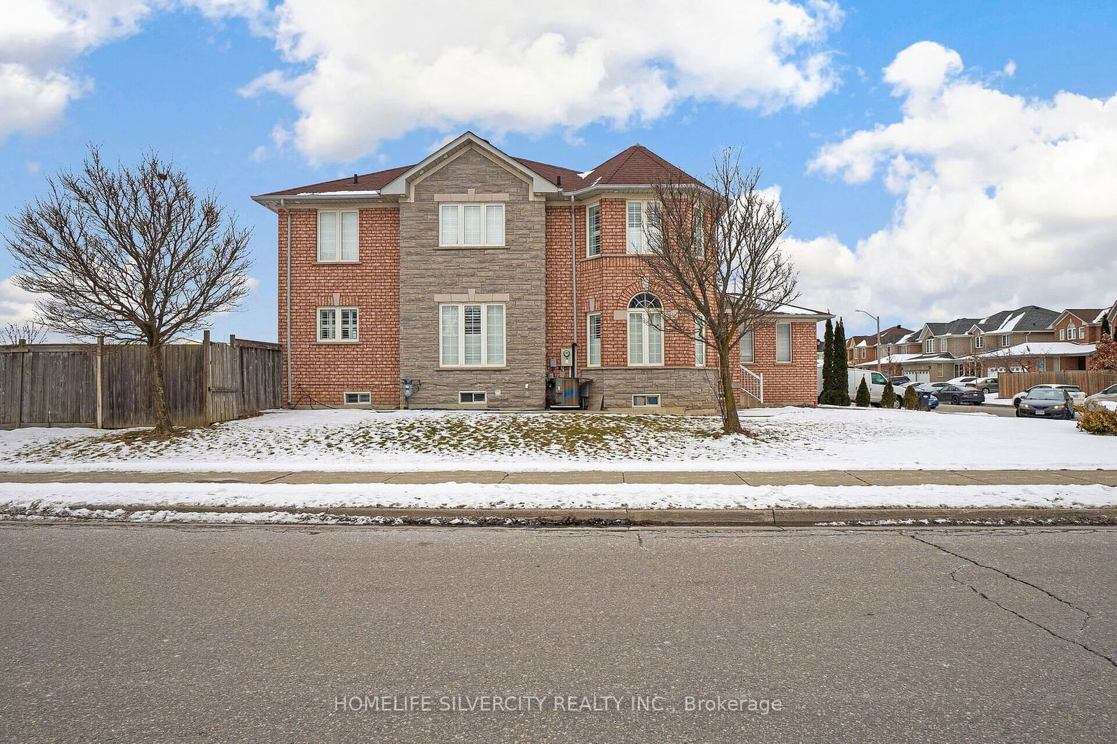 Detached House for sale at 2 Giza Crescent, Brampton, Sandringham-Wellington, L6R 2R3 - MLS: W11942261