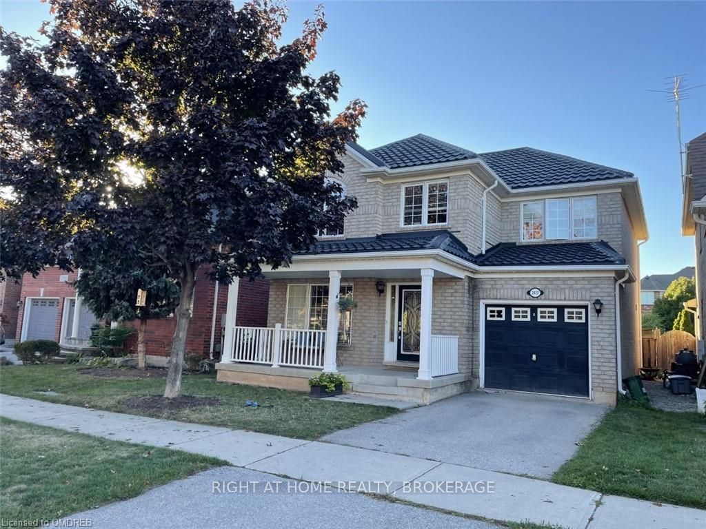 Detached House for lease at 2417 Edgerose Lane, Oakville, 1019 - WM Westmount, L6M 4X5 - MLS: W11942375