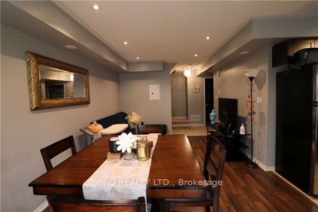 Townhouse for lease at 8-2460 Post Road, Oakville, River Oaks, L6H 0J2 - MLS: W11942442