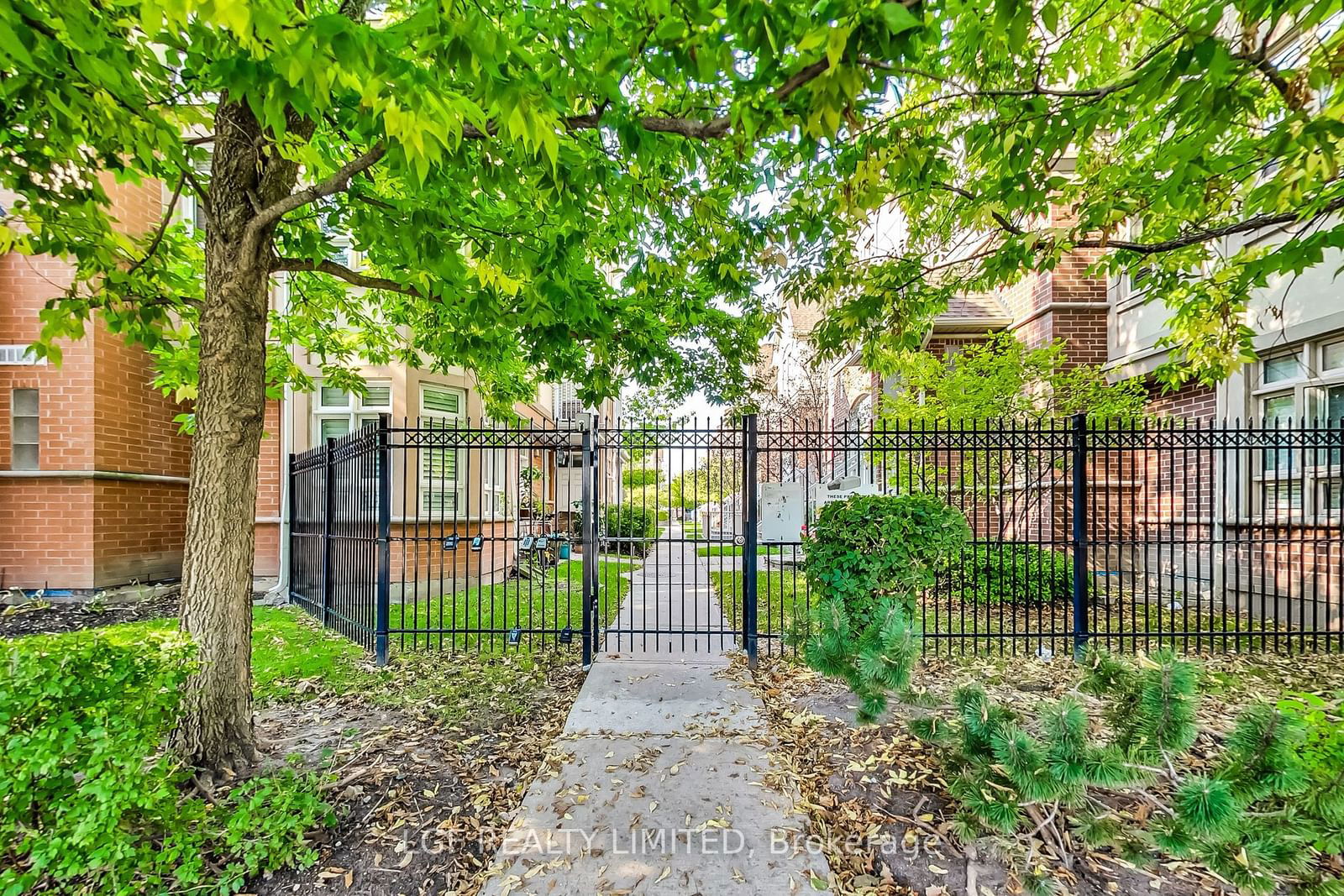 Townhouse for sale at 13-38 Gibson Avenue, Toronto, Weston, M9N 0A5 - MLS: W11942452