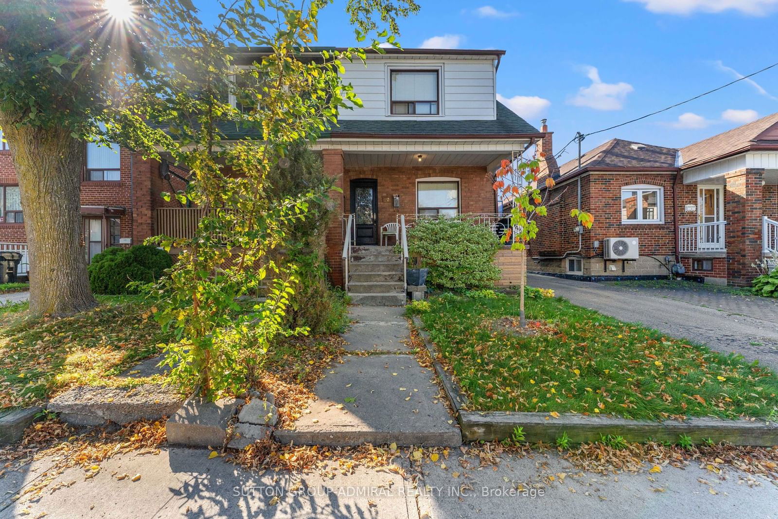 Semi-Detached House for sale at 17 Belgravia Avenue, Toronto, Briar Hill-Belgravia, M6E 2M4 - MLS: W11942552