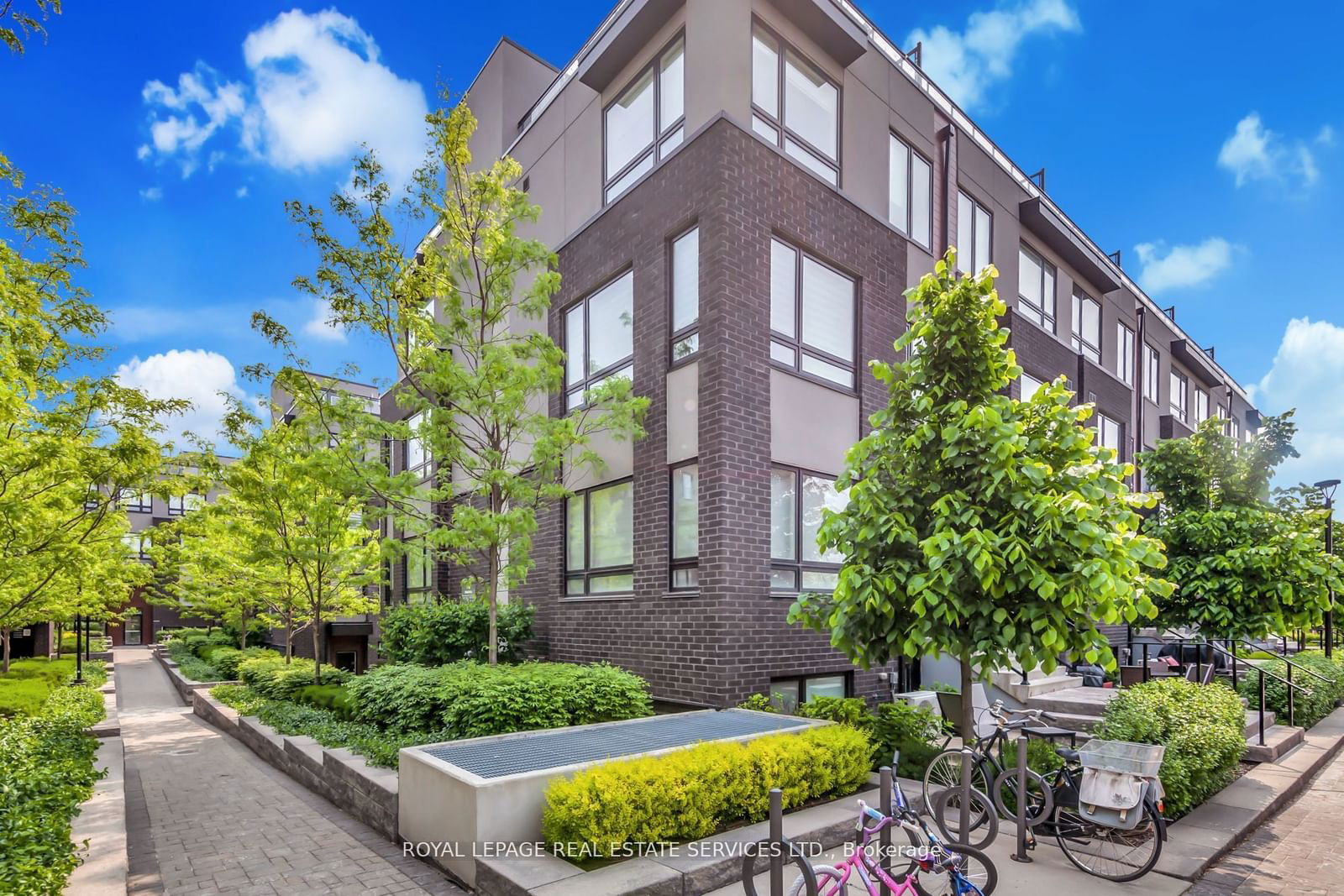 Townhouse leased at 308-1130 Briar Hill Avenue, Toronto, Briar Hill-Belgravia, M6B 0A9 - MLS: W11942591