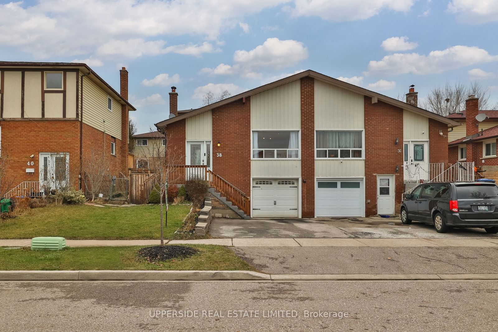 Semi-Detached House for sale at 38 Newlyn Crescent, Brampton, Brampton North, L6V 3A7 - MLS: W11942641