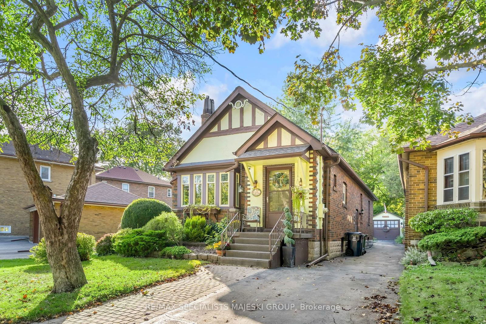 Detached House sold at 26 Stanley Avenue, Toronto, Mimico, M8V 1N1 - MLS: W11942757