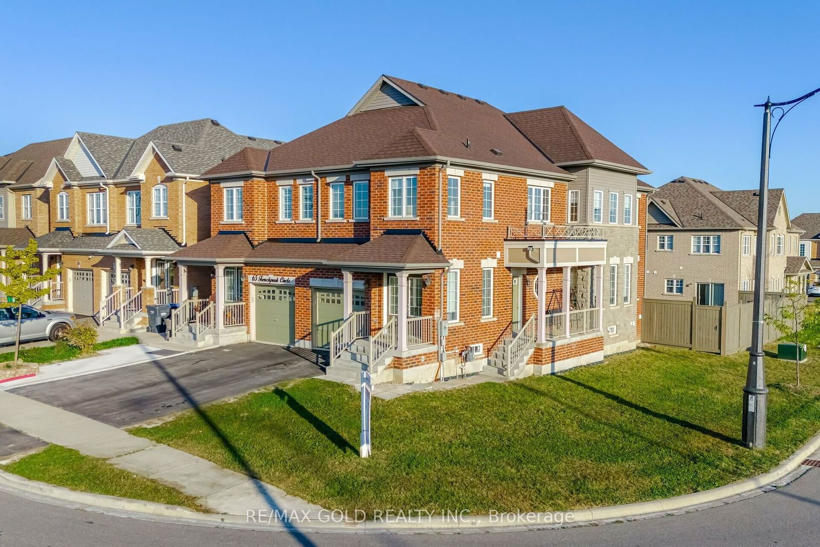 Semi-Detached House for sale at 63 Frenchpark Circle, Brampton, Credit Valley, L6X 0Y6 - MLS: W11942878