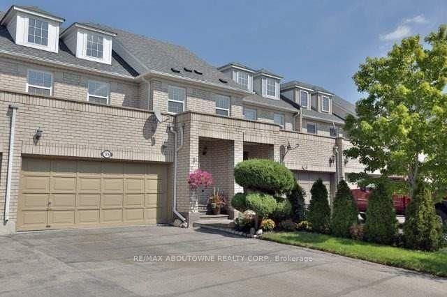 Townhouse for lease at 2076 WHITE DOVE Circle, Oakville, 1022 - WT West Oak Trails, L6M 3R7 - MLS: W11942882