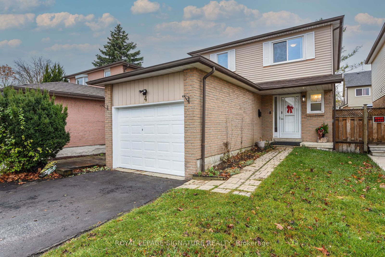 Detached House for sale at 4 Greenleaf Crescent, Brampton, Brampton West, L6X 2V6 - MLS: W11942892