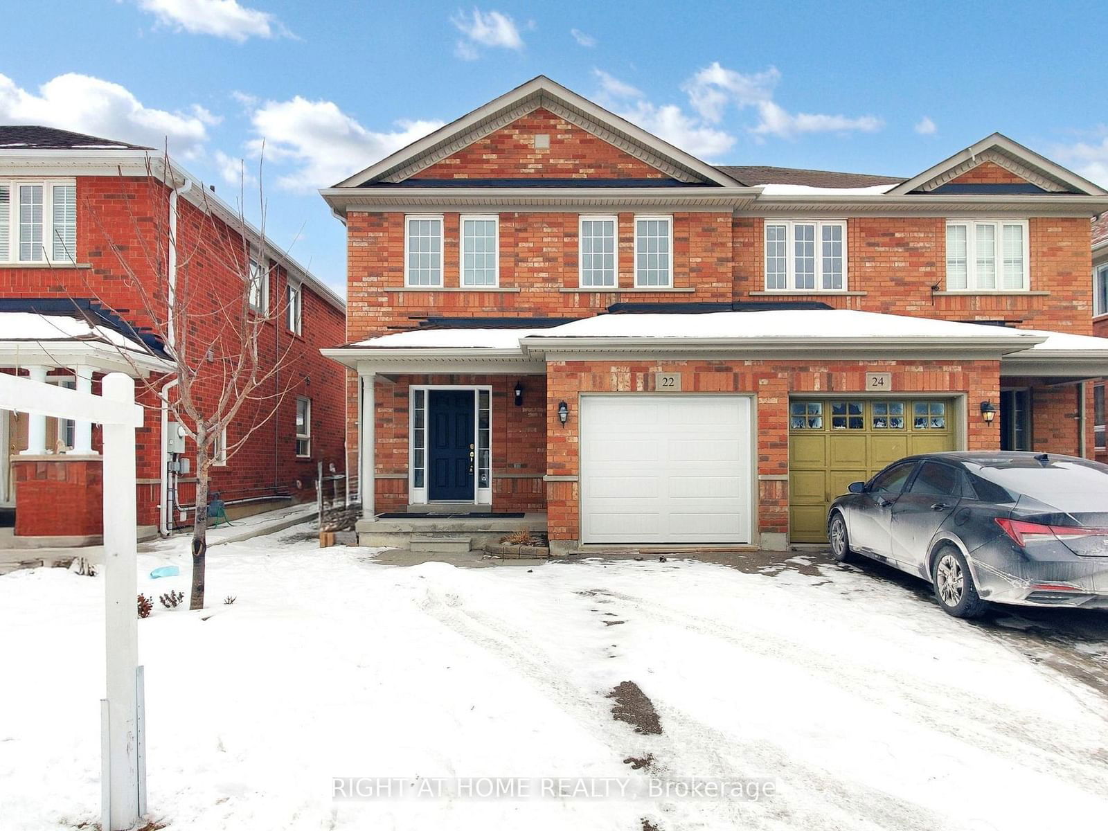 Semi-Detached House for sale at 22 Hollingsworth Circle, Brampton, Fletcher's Meadow, L7A 0J7 - MLS: W11942933