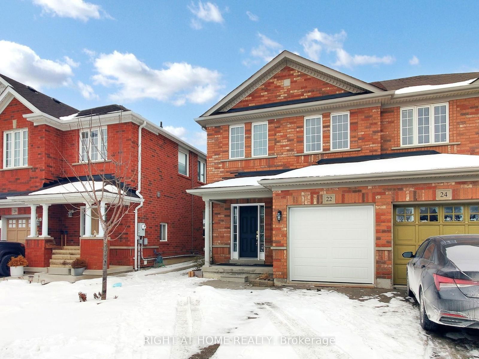 Semi-Detached House for sale at 22 Hollingsworth Circle, Brampton, Fletcher's Meadow, L7A 0J7 - MLS: W11942933