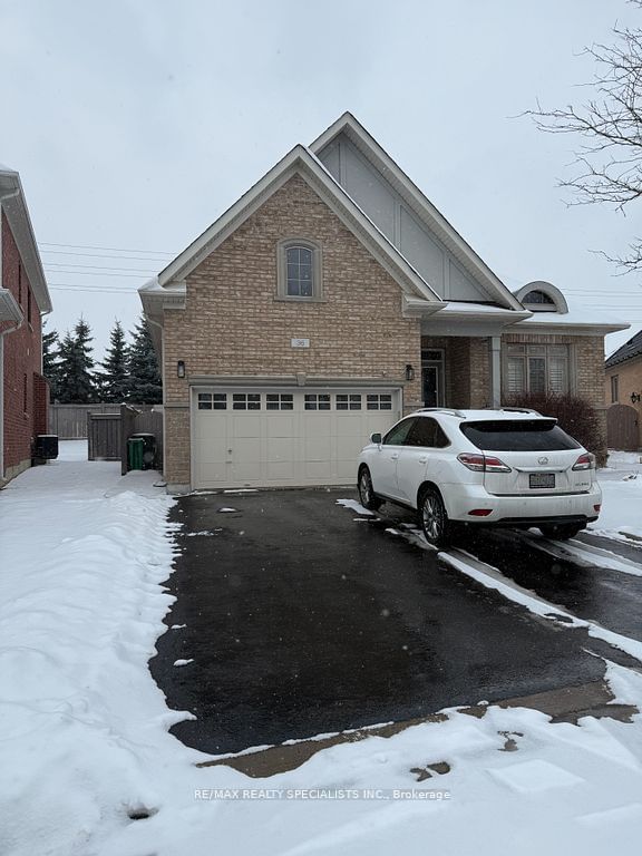 Detached House for lease at 36 Dokkum Crescent, Brampton, Snelgrove, L6Z 4T6 - MLS: W11942958