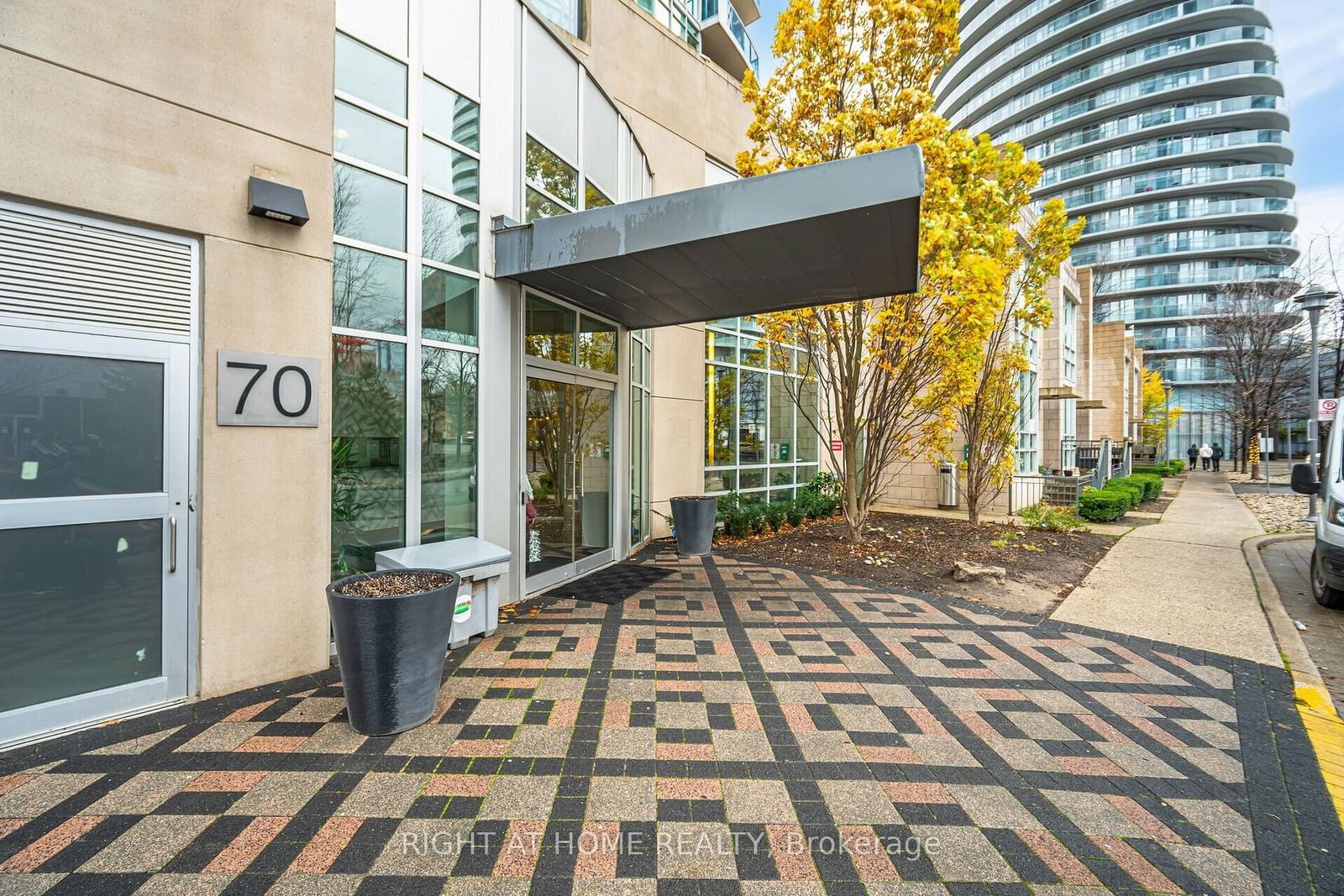 Condo for sale at 1002-70 Absolute Avenue, Mississauga, City Centre, L4Z 0A4 - MLS: W11942962