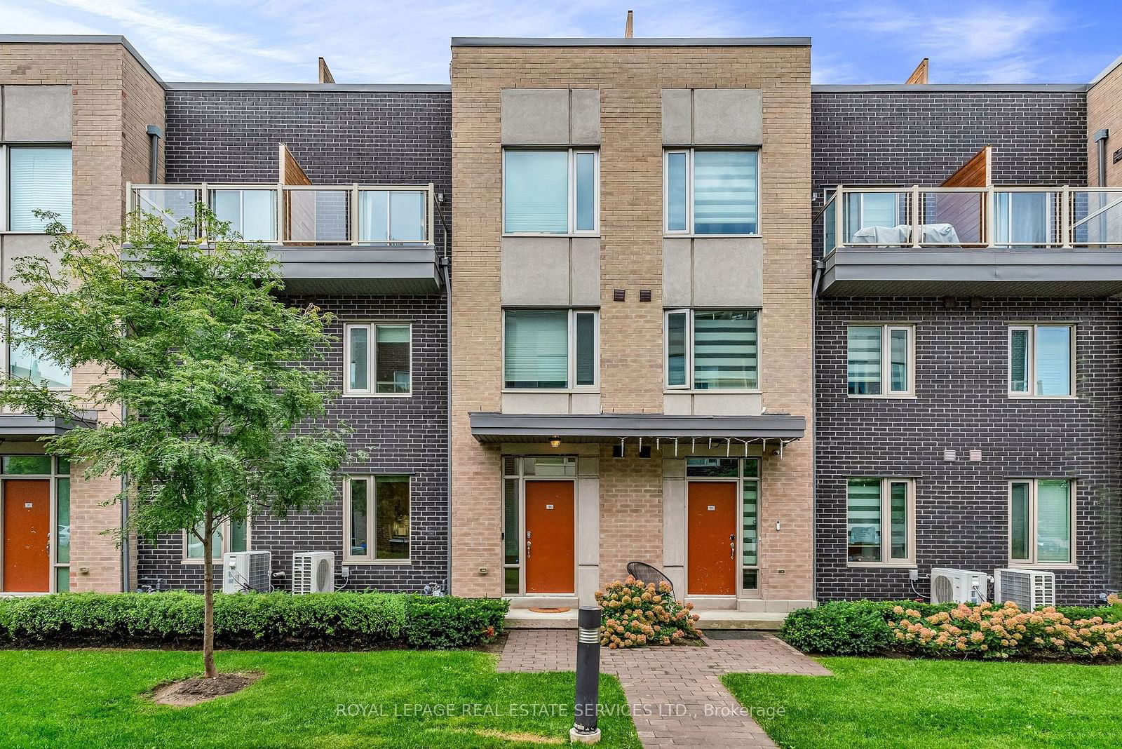 Townhouse for sale at 34-22 Applewood Lane, Toronto, Etobicoke West Mall, M9C 0C1 - MLS: W11943019