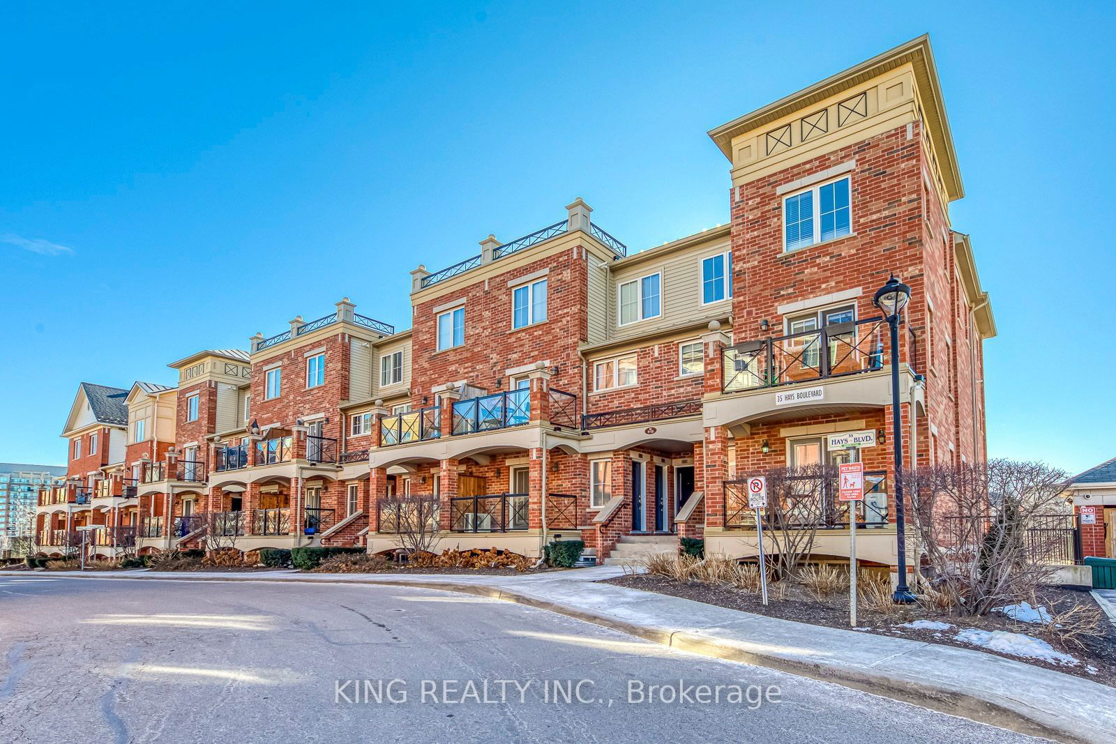 Townhouse for lease at 8-35 Hays Boulevard, Oakville, Uptown Core, L6H 0J1 - MLS: W11943116