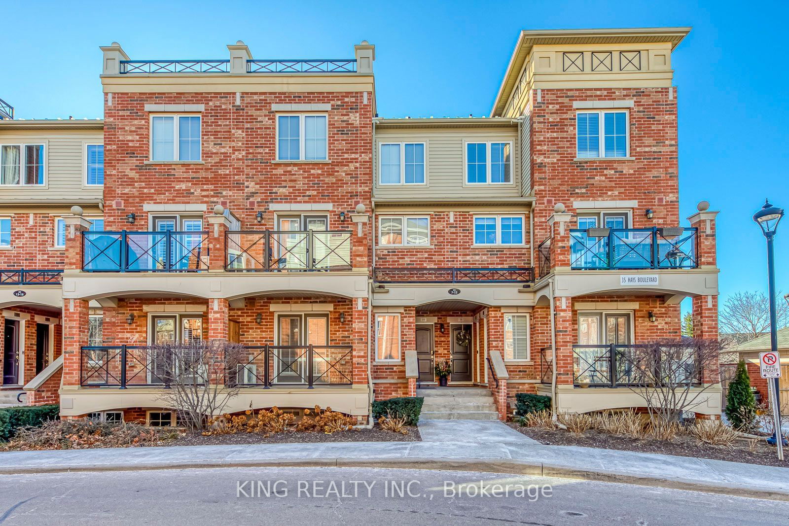 Townhouse for lease at 8-35 Hays Boulevard, Oakville, Uptown Core, L6H 0J1 - MLS: W11943116