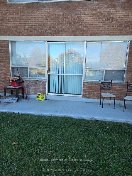 Condo leased at 124-1050 Stainton Drive, Mississauga, Erindale, L5C 2T7 - MLS: W11943243