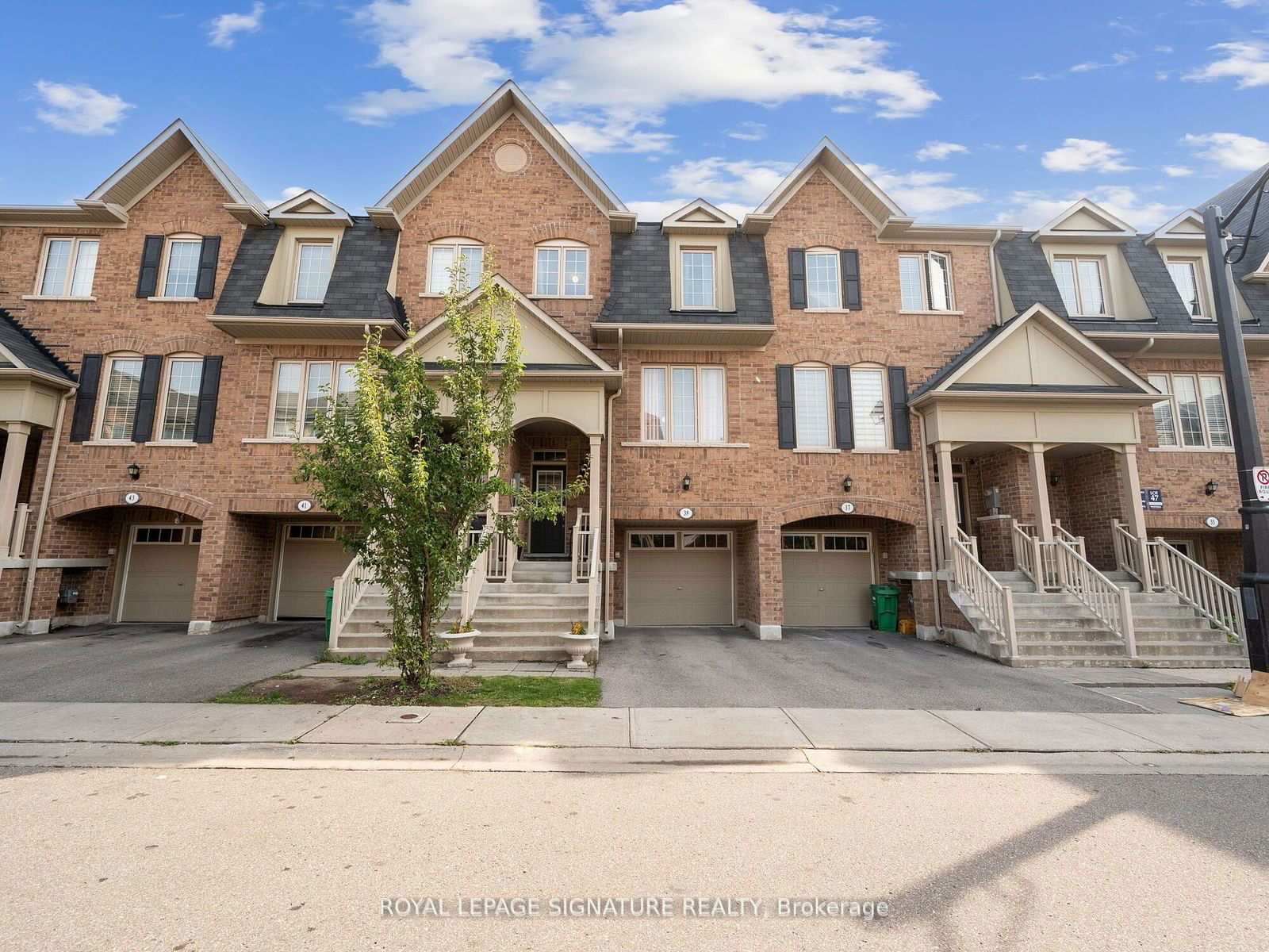 Townhouse for sale at 39 Sea Drifter Crescent, Brampton, Bram East, L6P 4B2 - MLS: W11943328