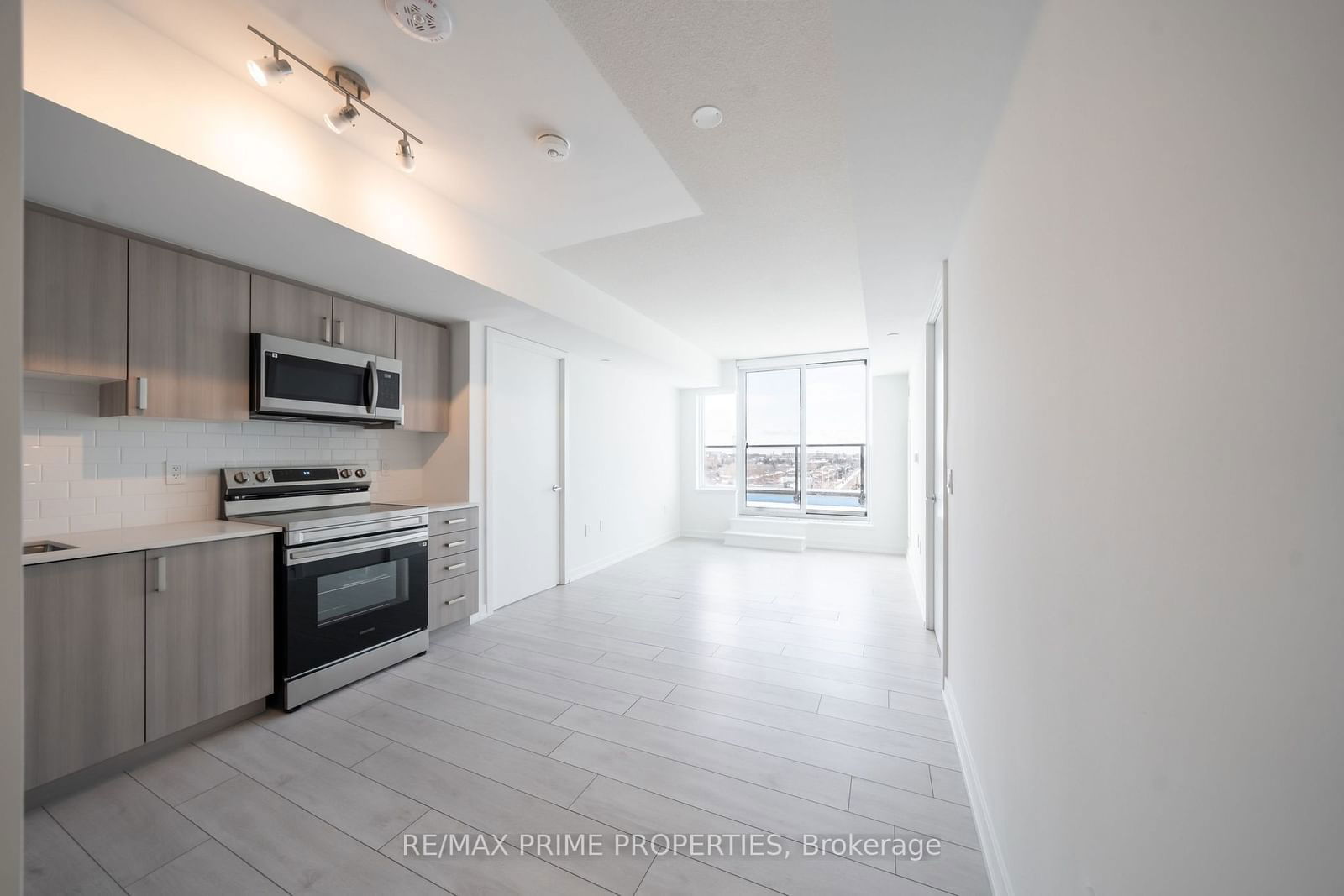 Condo for lease at 605-556 Marlee Avenue, Toronto, Yorkdale-Glen Park, M6B 0B1 - MLS: W11943408