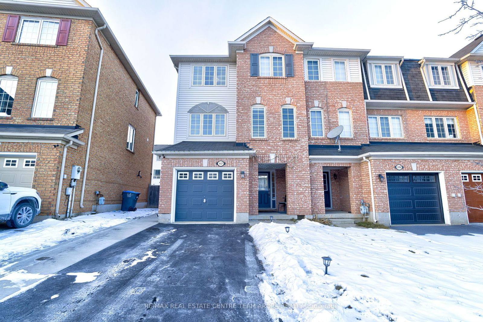 Townhouse for sale at 117 Decker Hollow Circle, Brampton, Credit Valley, L6X 0L4 - MLS: W11943592