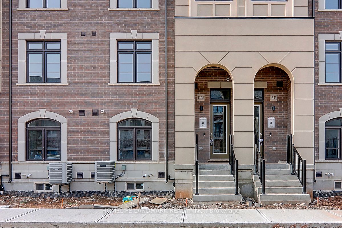 Townhouse for sale at 1345 Kobzar Drive, Oakville, Rural Oakville, L6M 4L8 - MLS: W11943615