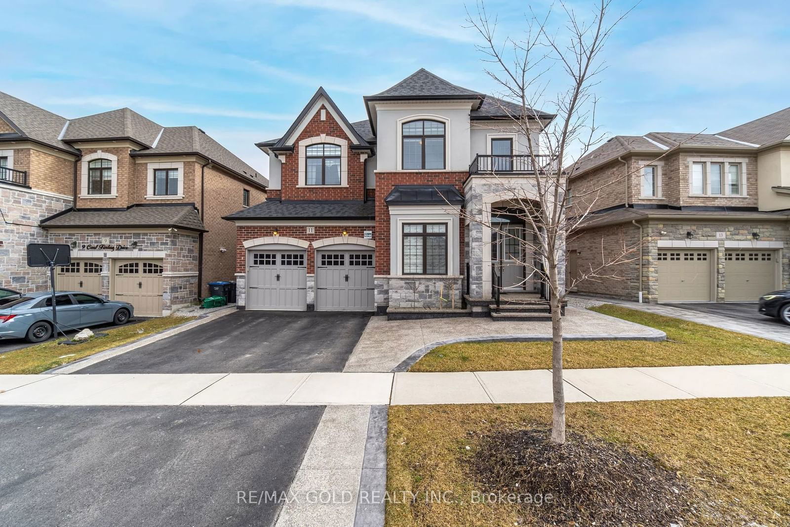 Detached House for sale at 11 Carl Finlay Drive, Brampton, Toronto Gore Rural Estate, L6P 4E2 - MLS: W11943714