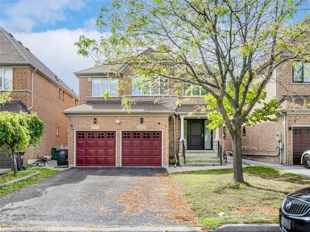 Detached House for sale at 5930 BASSINGER Place, Mississauga, Churchill Meadows, L5M 6K5 - MLS: W11943843