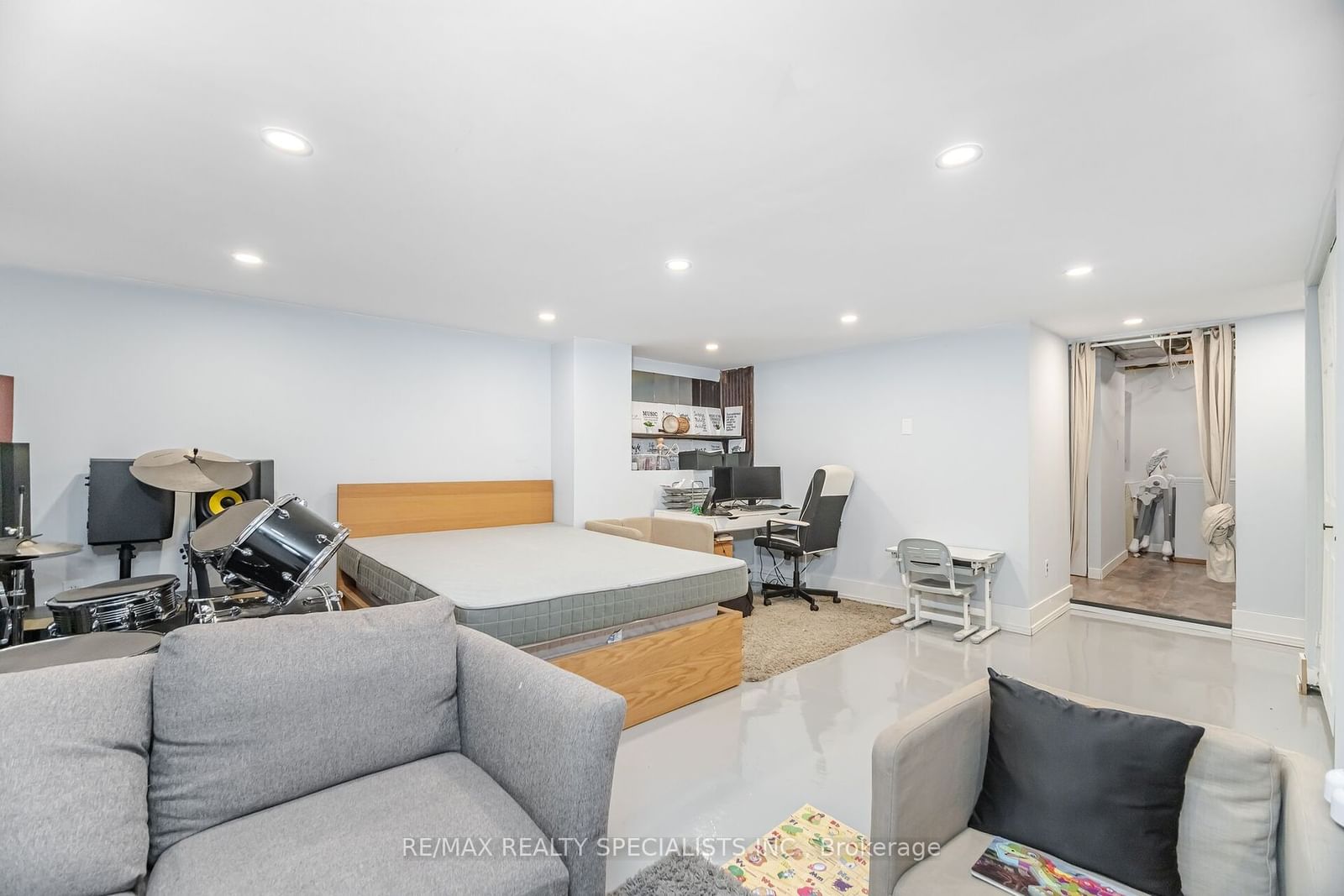 Listing Image 21