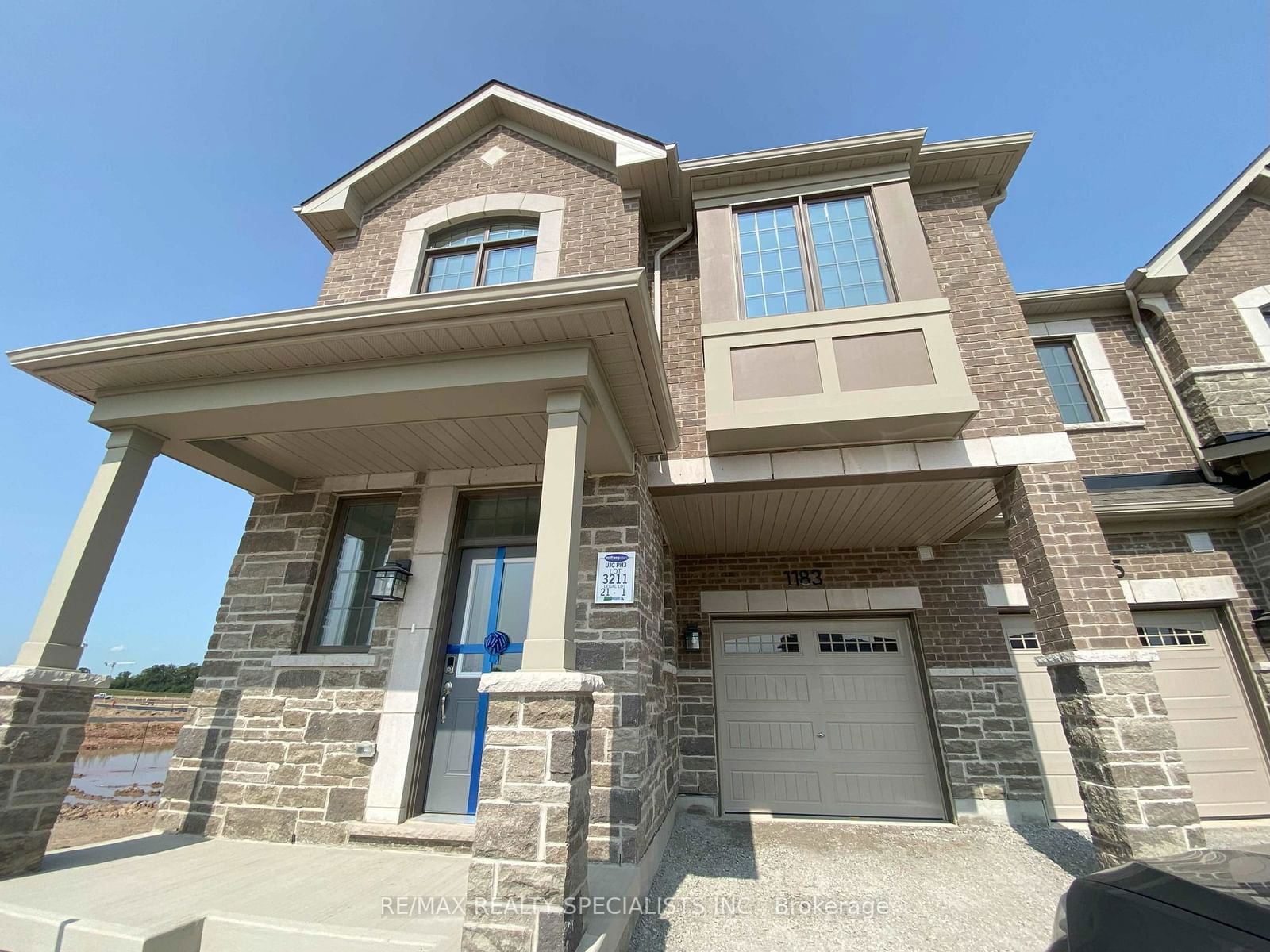 Townhouse for lease at 1183 Milland Drive, Oakville, Rural Oakville, L6H 3X1 - MLS: W11943946