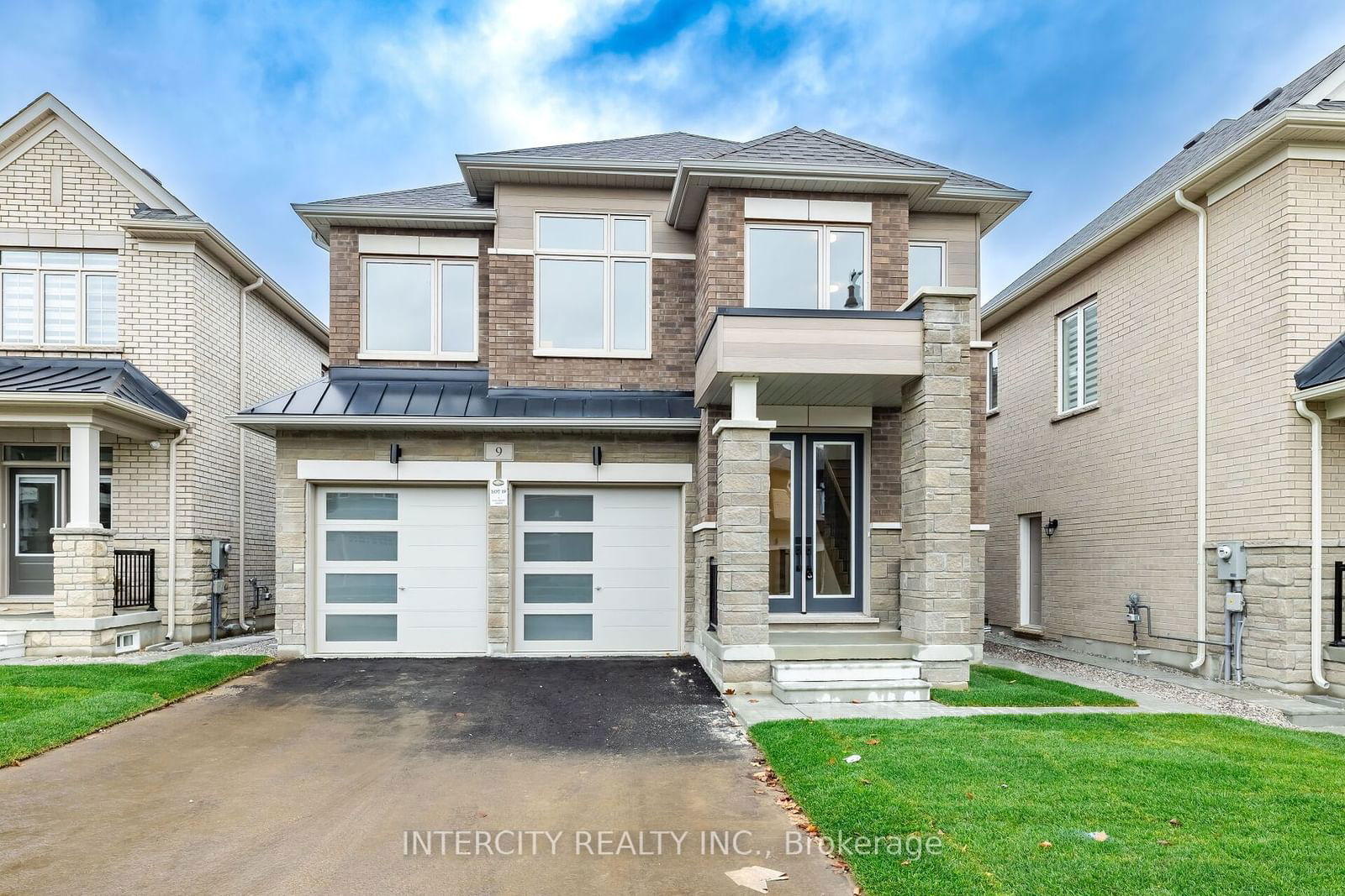 Detached House for sale at 9 Dolomite Drive, Brampton, Bram East, L6P 4R6 - MLS: W11944004