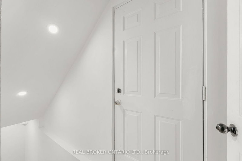 Bsmt - 1098 Sawgrass Cres, Mississauga, L5C 3V4 | Image 3