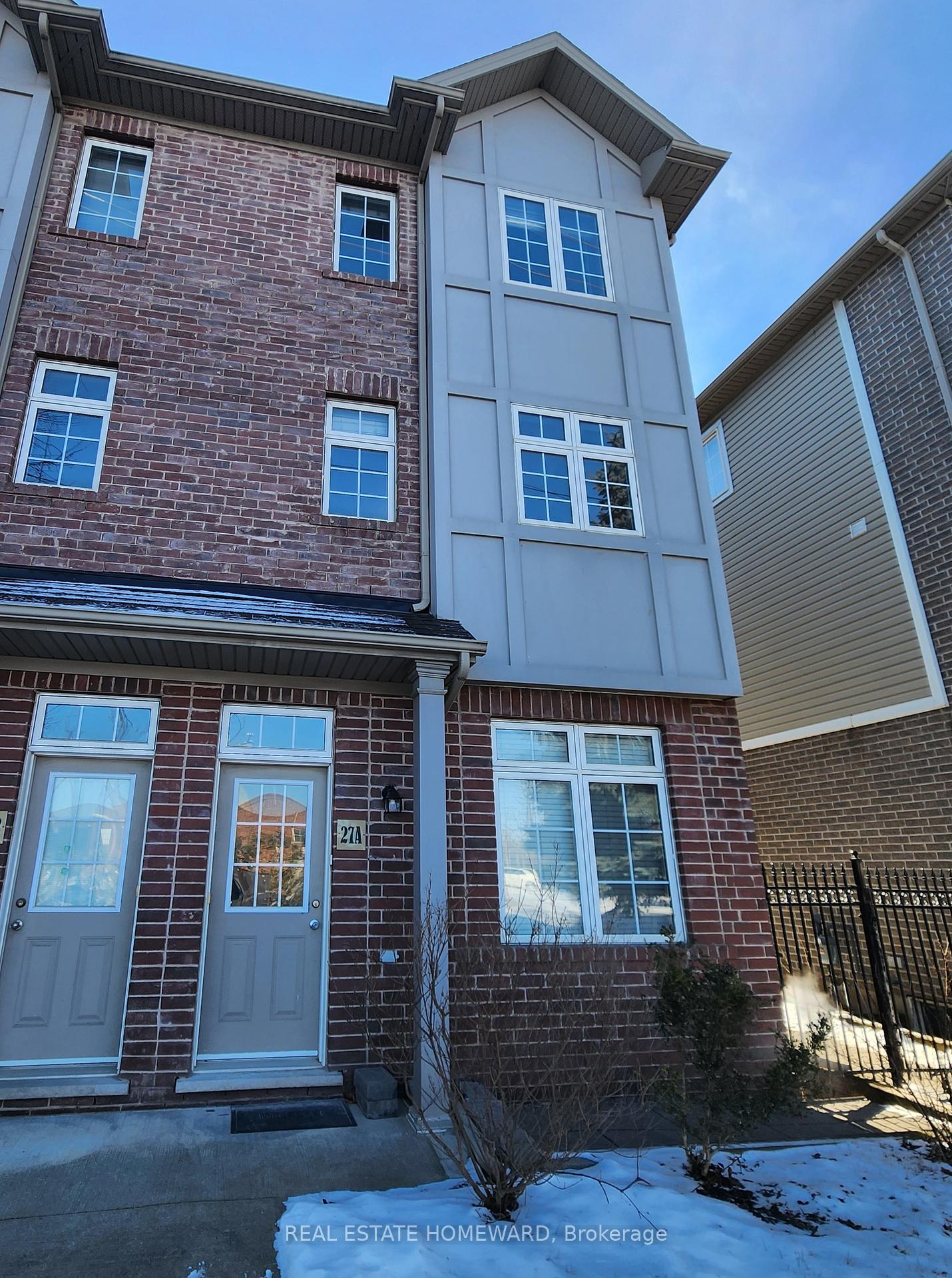 Townhouse leased at 27A Oak Street, Toronto, Weston, M9N 0A4 - MLS: W11944738