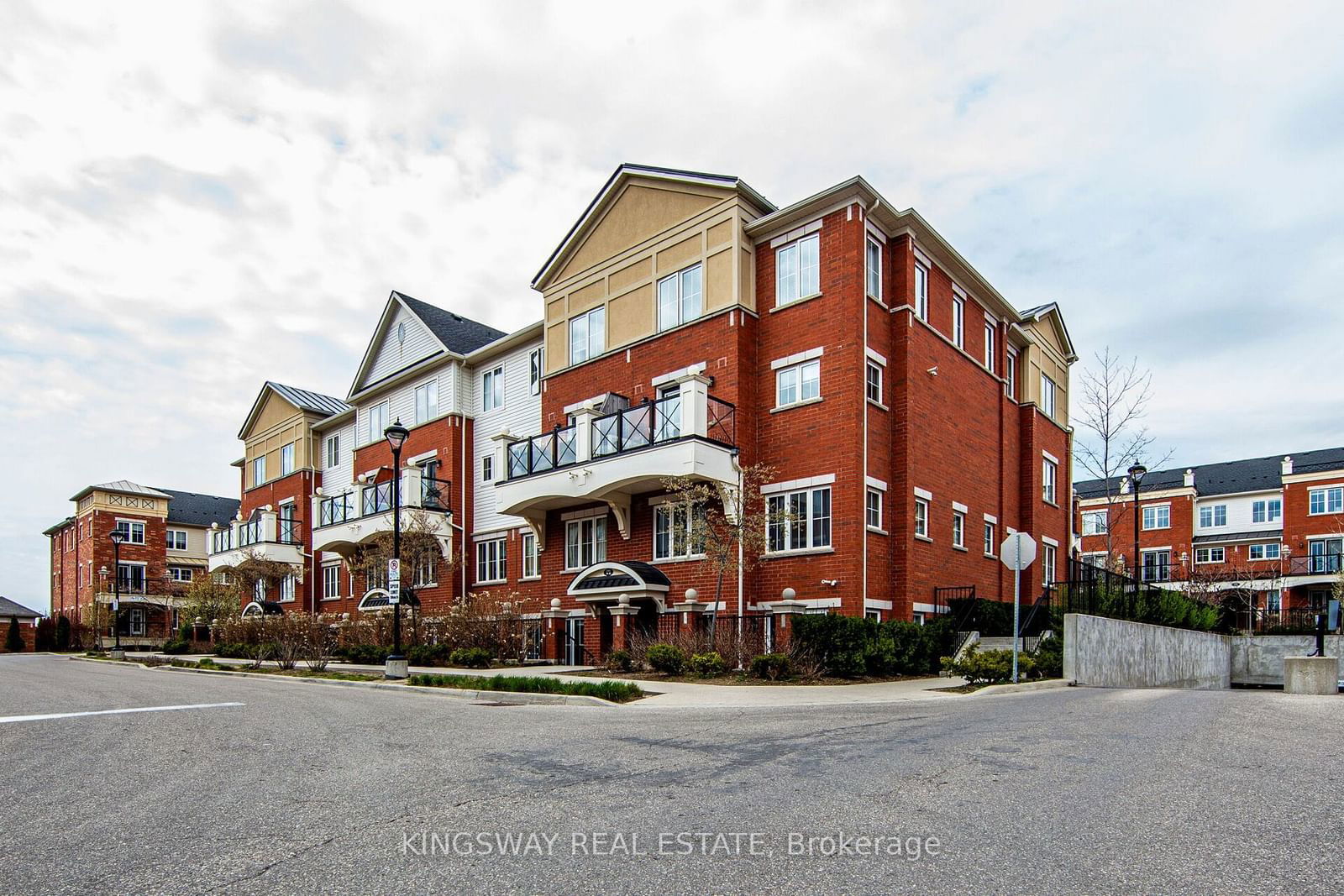 Townhouse for lease at 2492 Post Road, Oakville, River Oaks, L6H 0K1 - MLS: W11944838