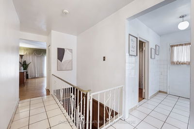 17 Norfield Cres, Toronto - Elms-Old Rexdale image-0-4