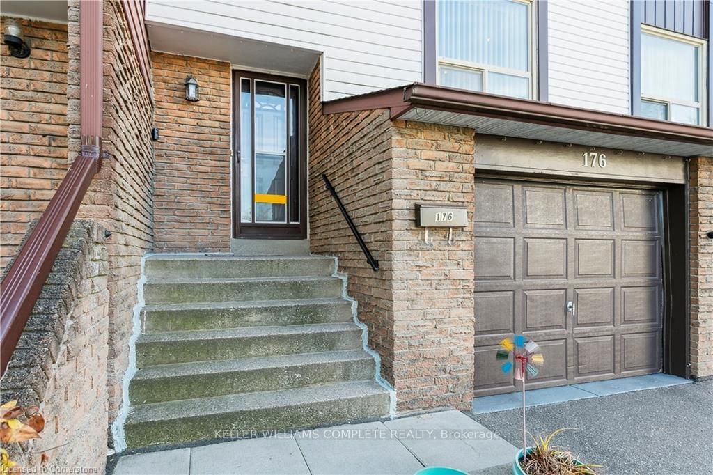 Townhouse for sale at 176-1221 DUNDIX Road, Mississauga, Applewood, L4Y 3Y9 - MLS: W11945002