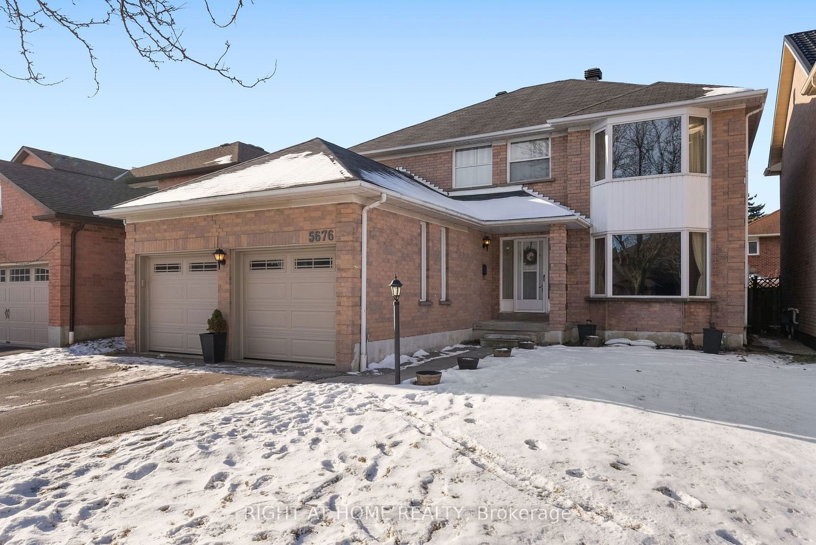 Detached House for sale at 5676 Brightpool Crescent, Mississauga, East Credit, L5M 3W3 - MLS: W11945003