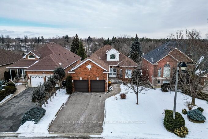 Detached House for sale at 15 Kirkwood Crescent, Caledon, Rural Caledon, L7C 1C1 - MLS: W11945036