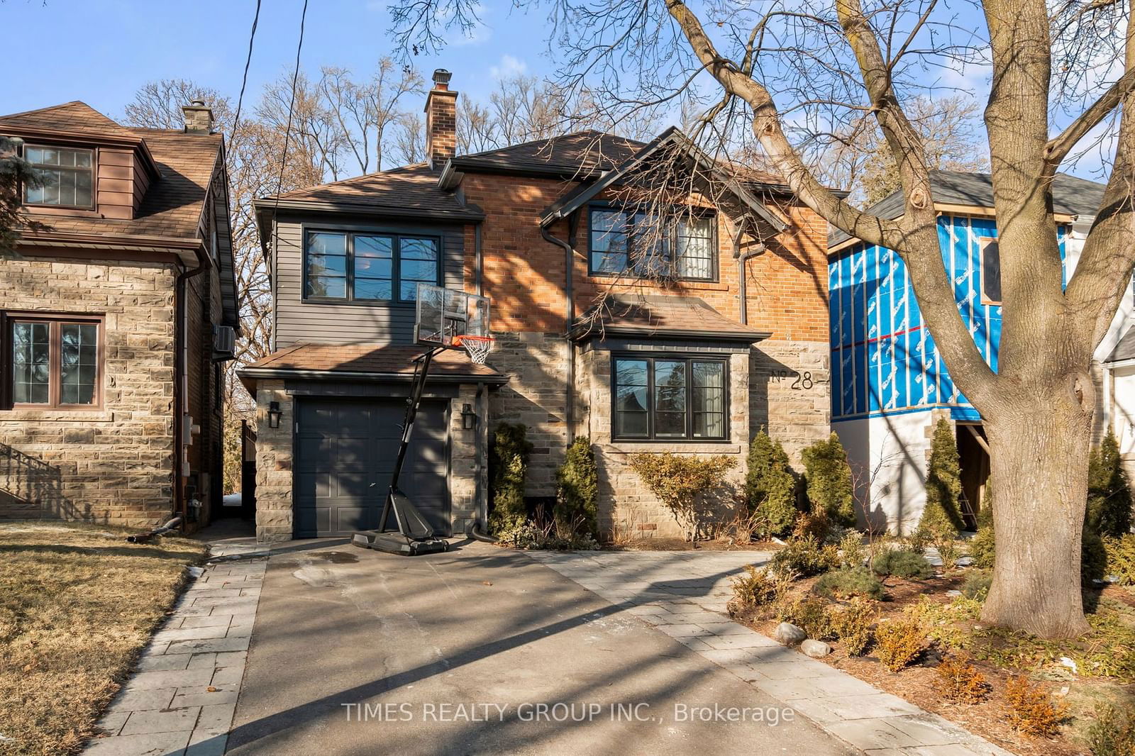 Detached House for sale at 28 Glenaden Avenue, Toronto, Stonegate-Queensway, M8Y 2L3 - MLS: W11945052