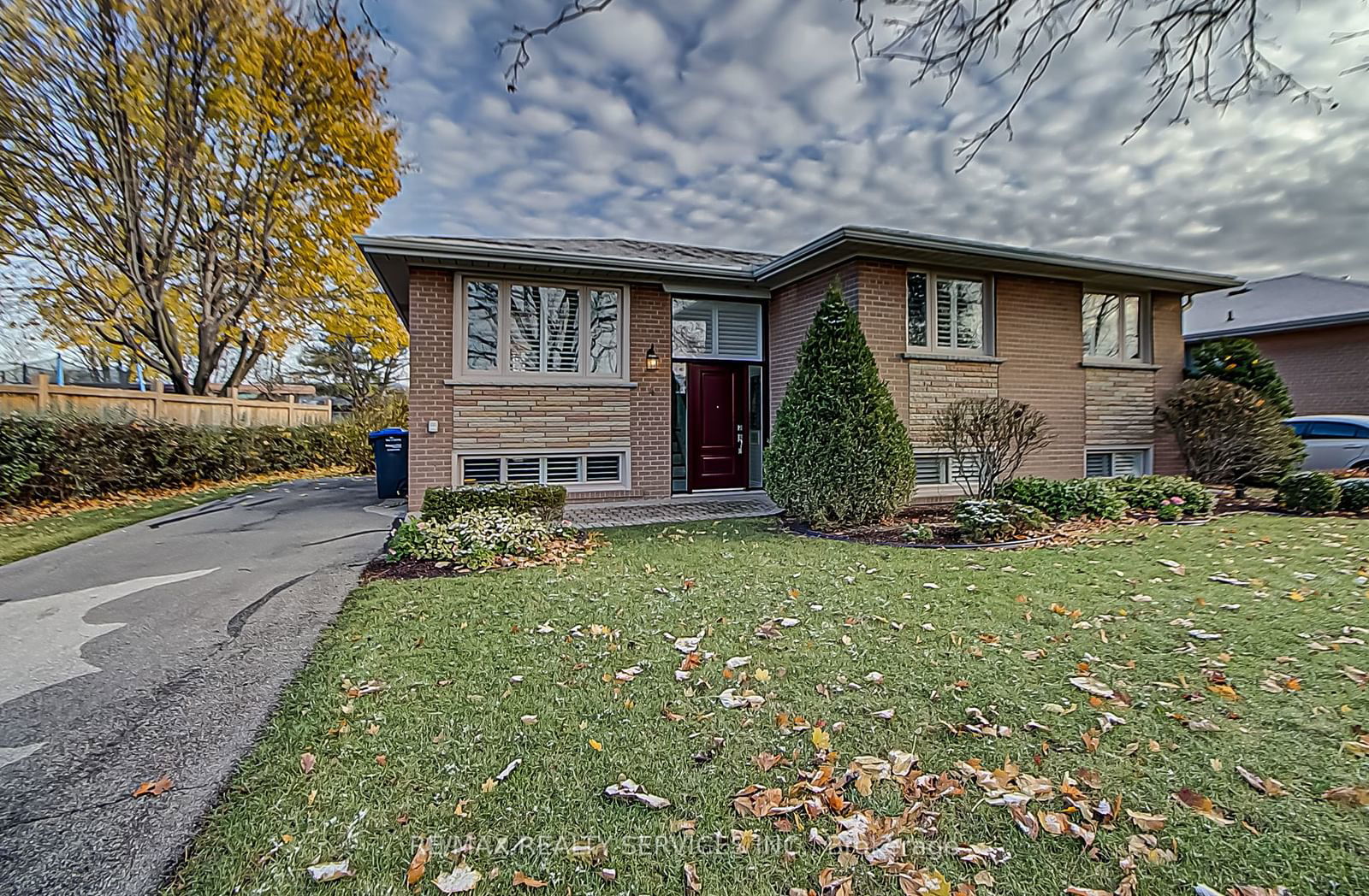 Detached House for sale at 4 Ridgetop Avenue, Brampton, Northwood Park, L6X 1Z7 - MLS: W11945253