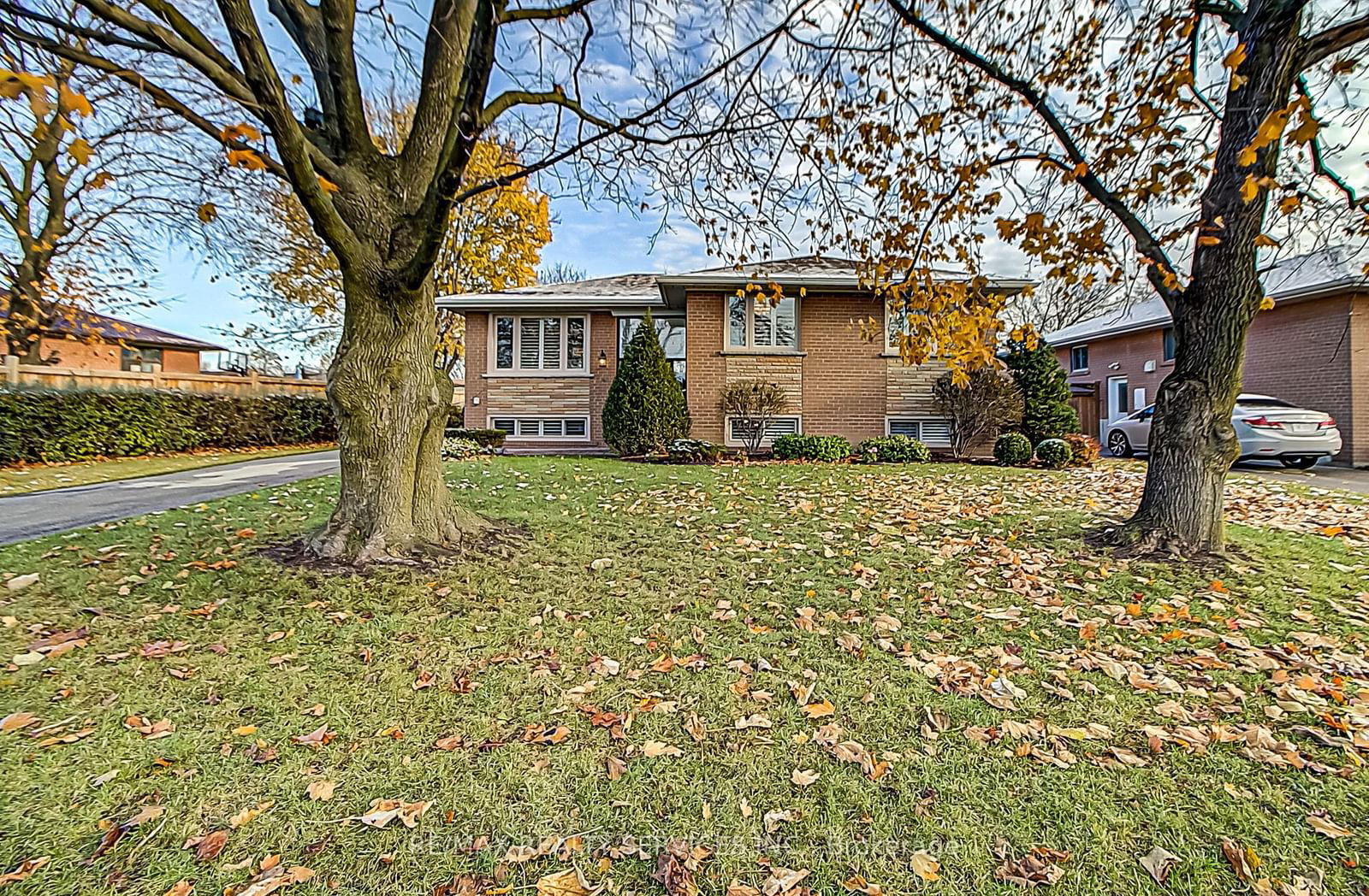 Detached House for sale at 4 Ridgetop Avenue, Brampton, Northwood Park, L6X 1Z7 - MLS: W11945253