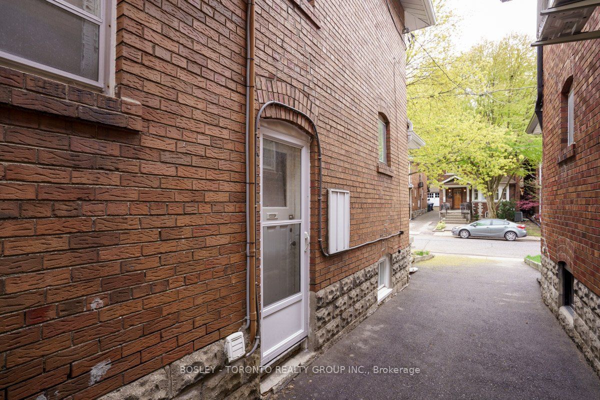 Lower Level leased at Lower-32 Birchview Crescent, Toronto, High Park North, M6P 3H8 - MLS: W11945312