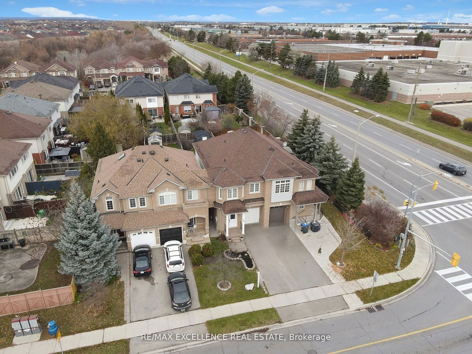 Semi-Detached House for sale at 160 Marycroft Court, Brampton, Fletcher's Meadow, L7A 2G2 - MLS: W11945393