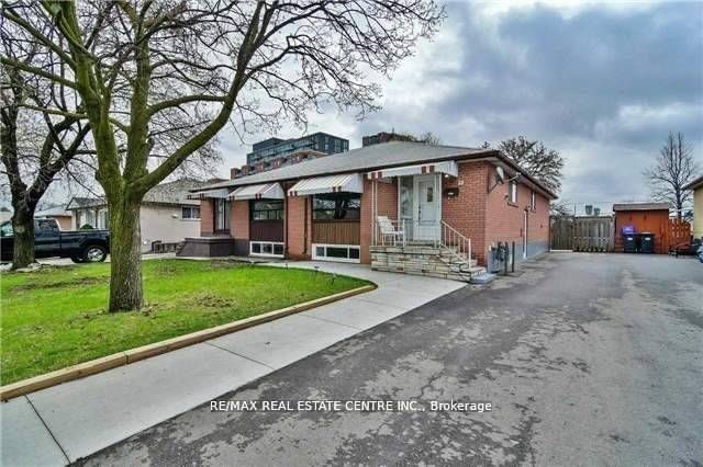 Semi-Detached House for lease at Upper-23 Avondale Boulevard, Brampton, Avondale, L6T 1H1 - MLS: W11945409