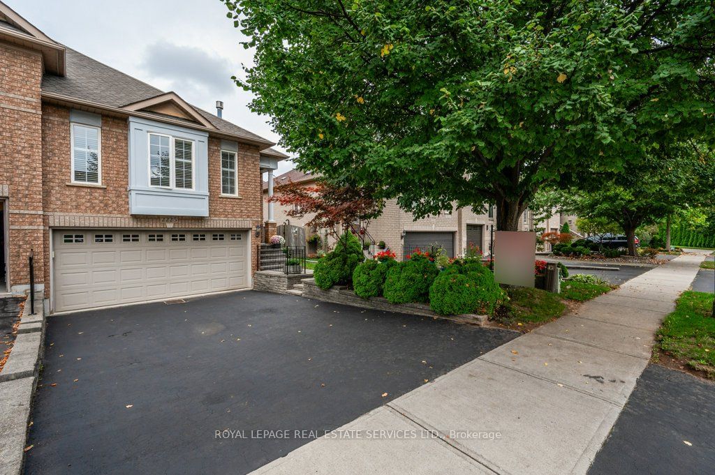 Townhouse sold at 2225 Hummingbird Way, Oakville, West Oak Trails, L6M 3Z6 - MLS: W11945464