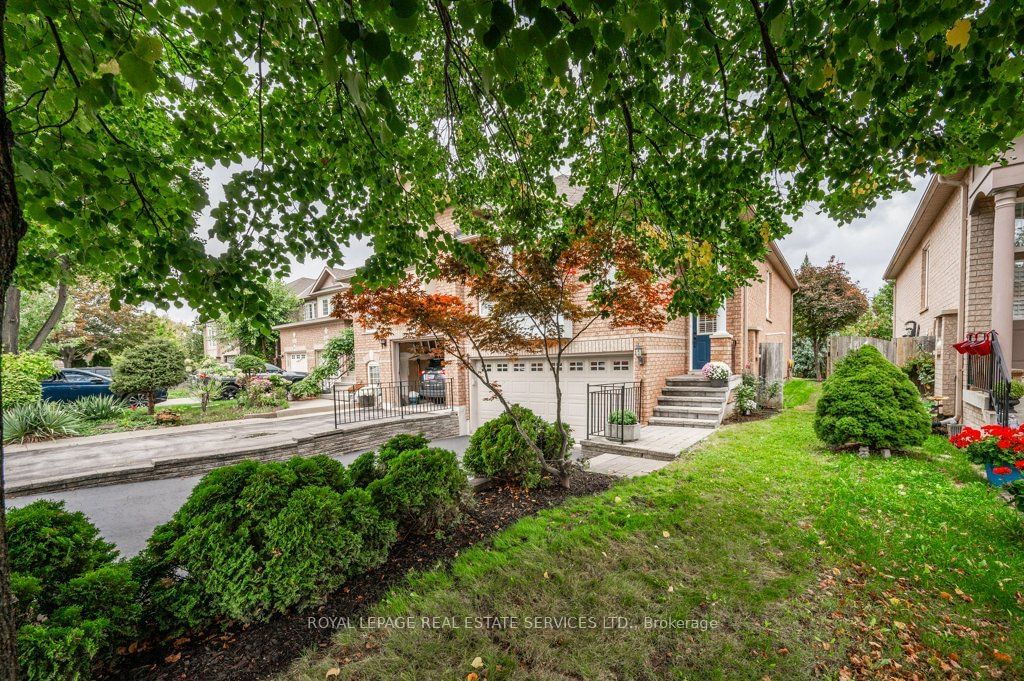 Townhouse sold at 2225 Hummingbird Way, Oakville, West Oak Trails, L6M 3Z6 - MLS: W11945464