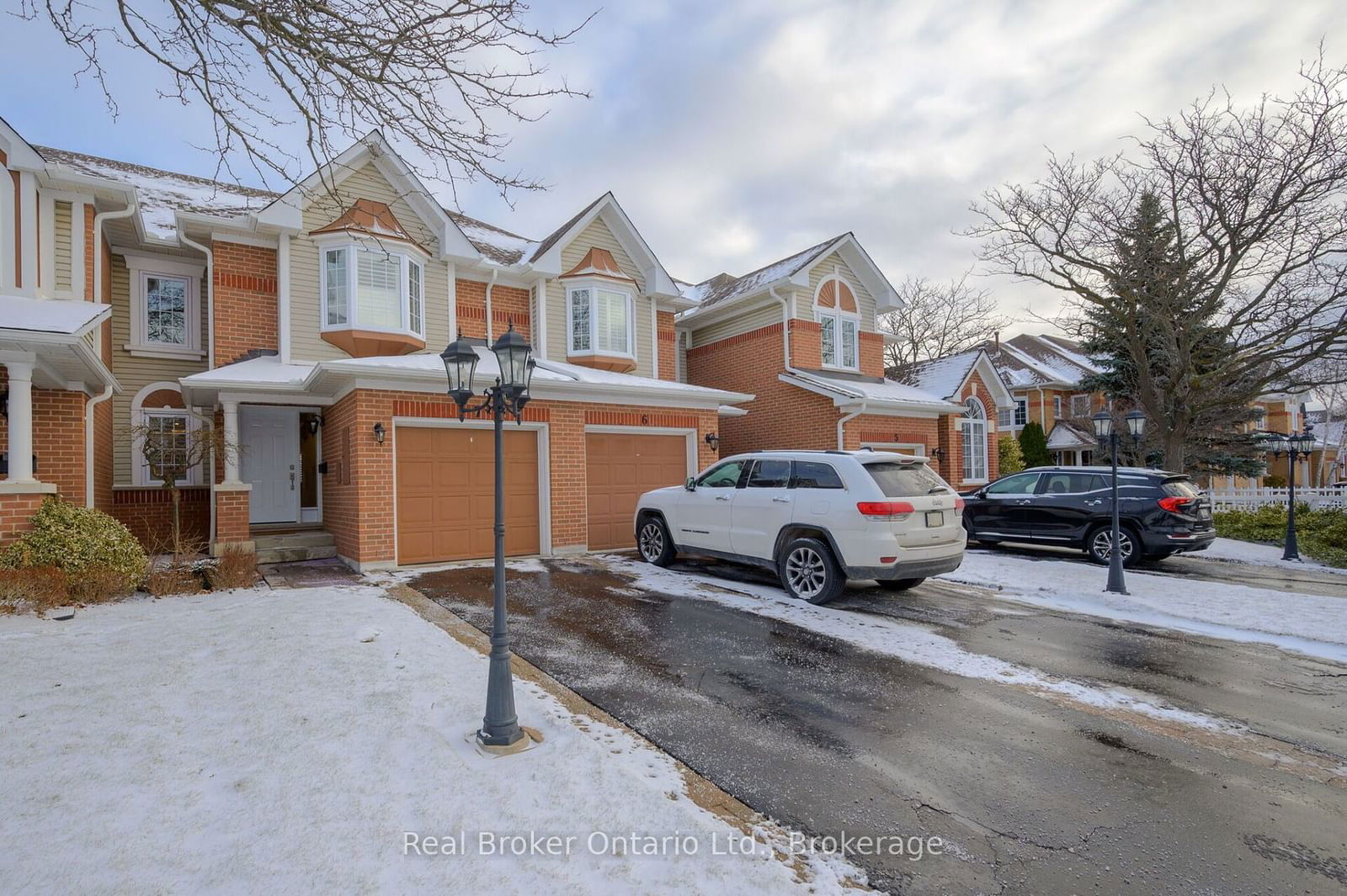 Townhouse for sale at 7-2141 Country Club Drive, Burlington, Rose, L7M 4E5 - MLS: W11945522