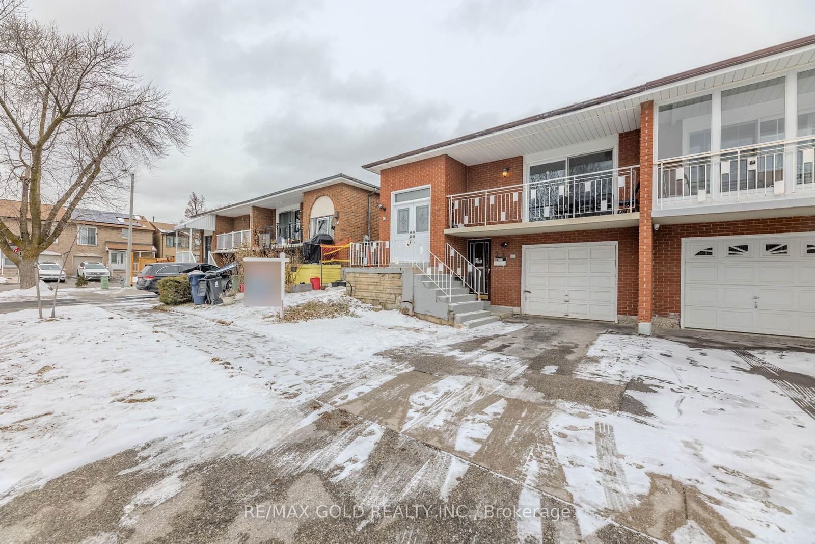 Semi-Detached House sold at 21 Channing Place, Toronto, West Humber-Clairville, M9V 4M6 - MLS: W11945564